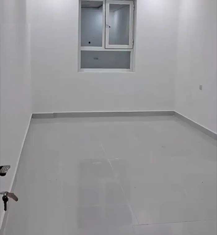 للايجار شقة تجارية تصلح ( مشغل - تخزين اغراض خفيفة )