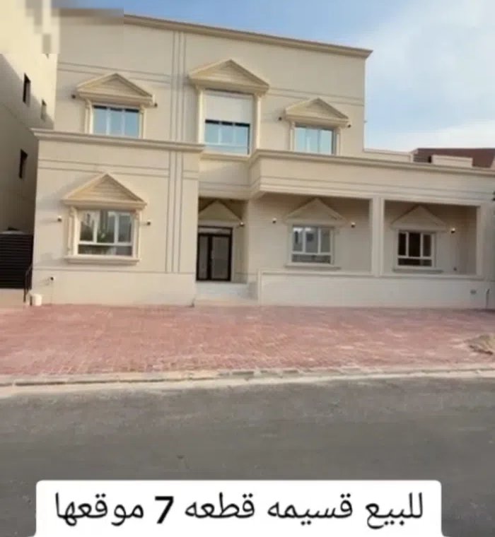 600 m2 More than 6 bedrooms Villa for Sale in Al Ahmadi Wafra residential