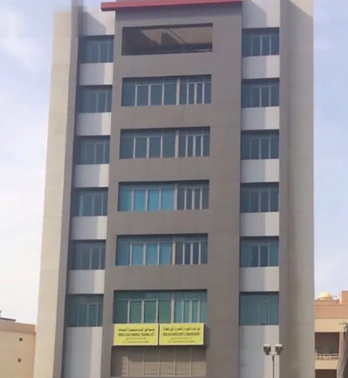 للايجار محل في حولي قطعة 4 شارع ابن خلدون تقاطع شارع  ابن خلدون مع شارع المثني مجمع الزهور