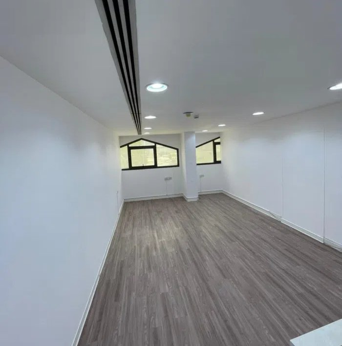 مكتب 30 متر في شرق