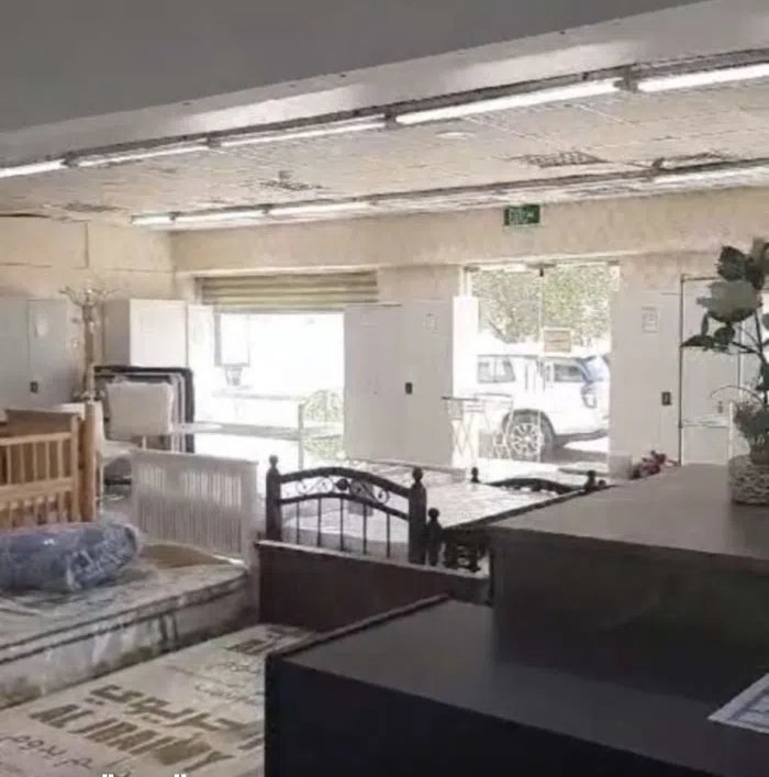 للبيع معرض 140 متر في الضجيج