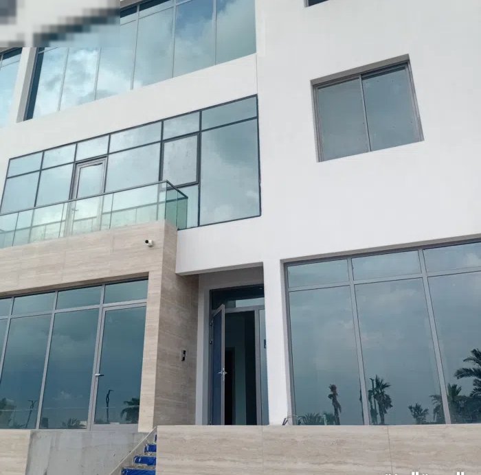 للايجار فيلا تجارية مطل عالبحر