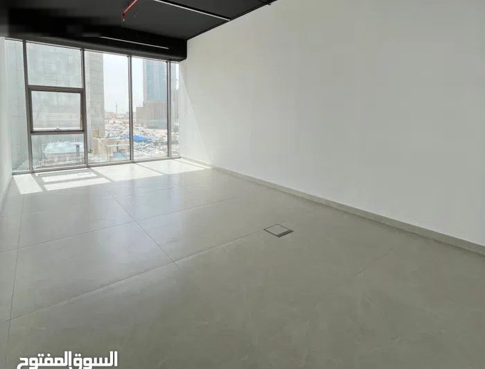 دور كامل تجاري للإيجار في الشرق