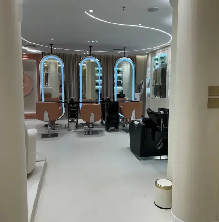 للبيع صالون تجميل مجهز بالكامل في بنيد القار