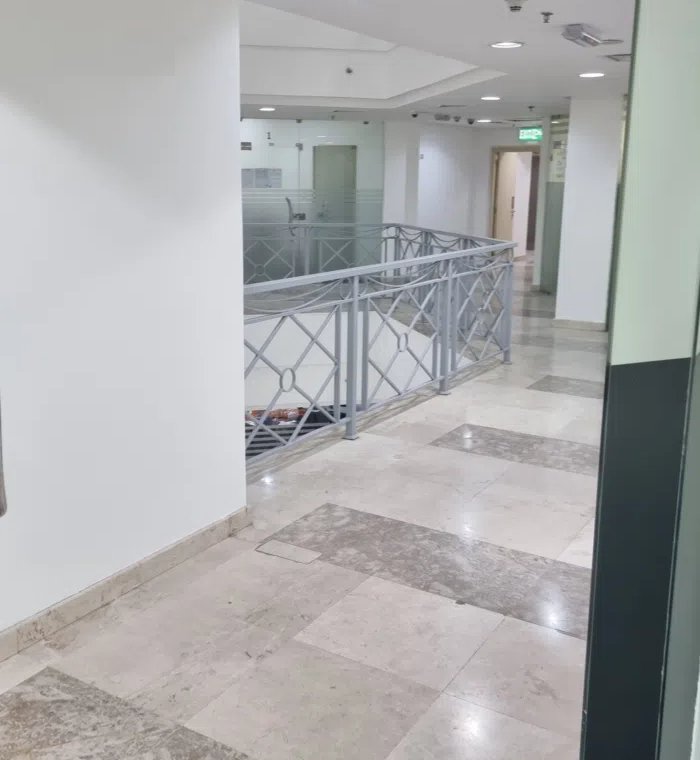 للايجار مكتب بشرق مساحة 85 متر بسعر ممتاز مع 3 شهور سماح موقع متميز مع وجود باركنج كبير