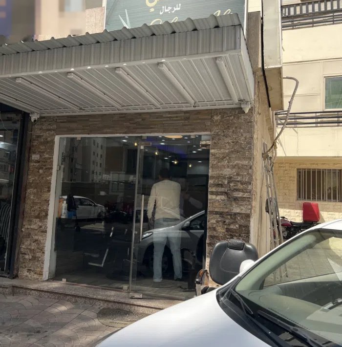 Salon for man neat and good condition chat and call anytime