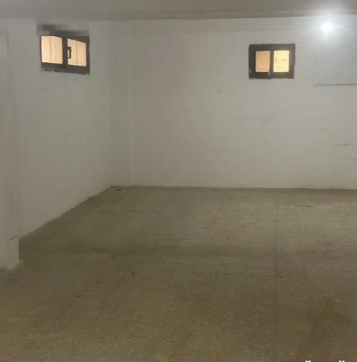 مخزن بالأندلس نزلة سيارة