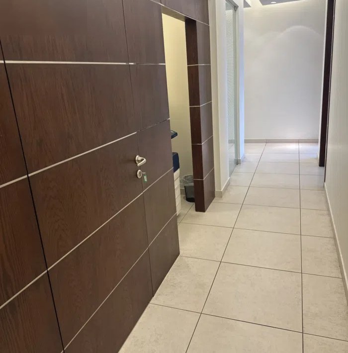 مكتب تجاري للبيع مع رقم الي