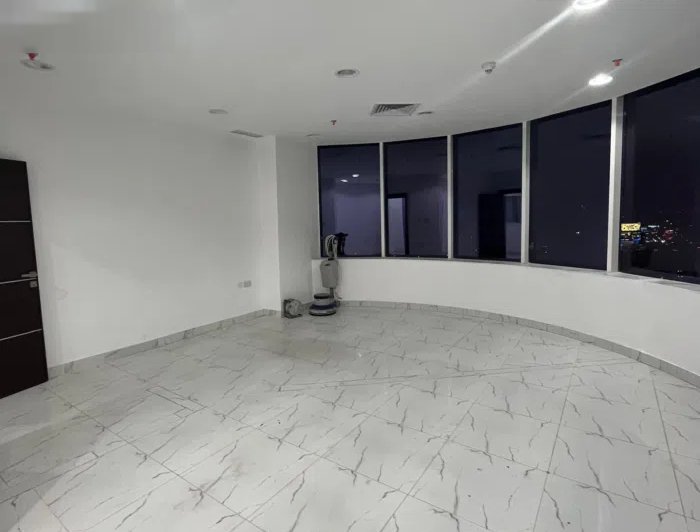 دور كامل تجاري للإيجار في الفروانية