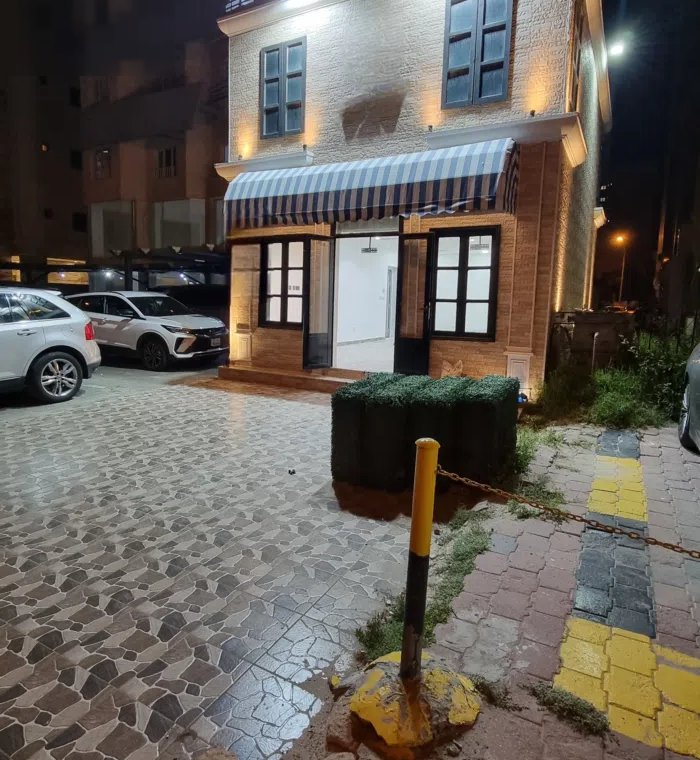 للايجار محل بالسالمية شارع مميز موقع مميز مساحة المحل 42 متر مربع