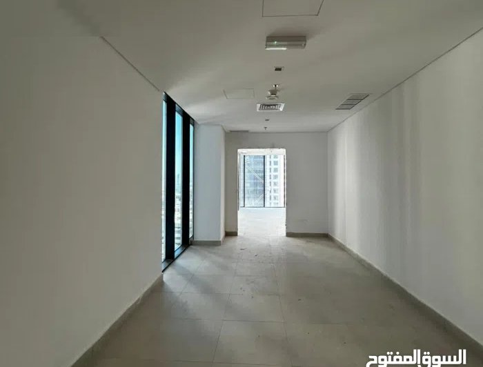 مكتب تجاري مع فترة سماح للإيجار في شرق