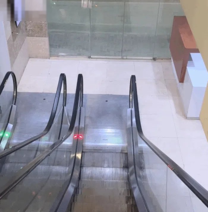 للبيع مكتب خلو بالضجيج مقابل اكسايب الغانم ، اسم المجمع دلال سنتر موقع مميز