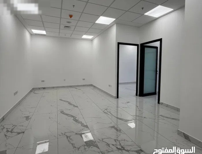 مكتب مع فترة سماح للإيجار أول مستأجر في القبلة قطعة 13