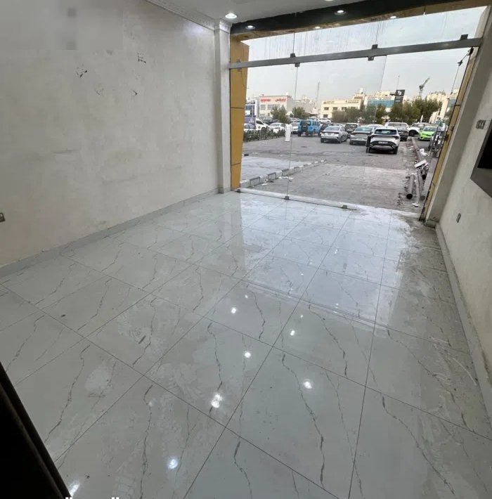 محلات بالعارضيه الصناعيه مساحه المحل 40.m علي شارع رئيسي