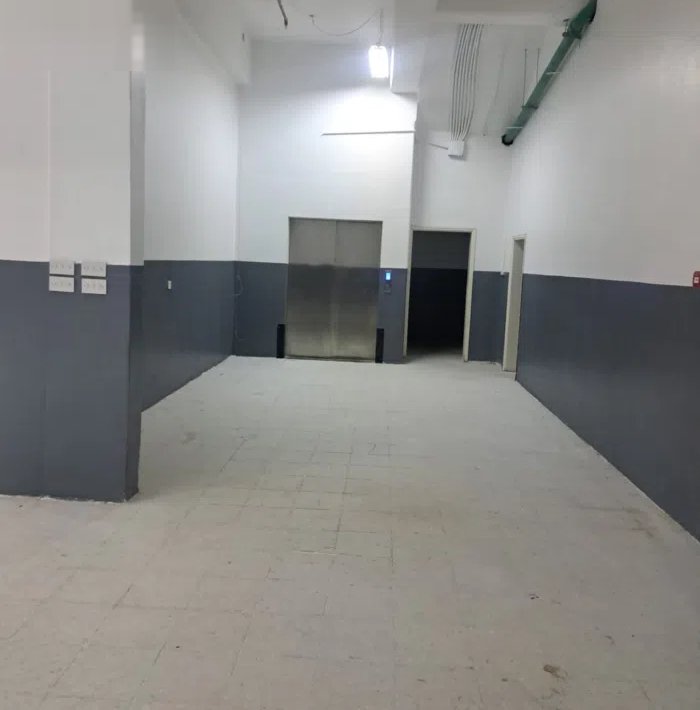 للاجار-قسيمه كامله 16500  الف دينار  * الموقع:العارضيه : :3 المساحات: سرداب :1000متر  ارضي:800 م:500