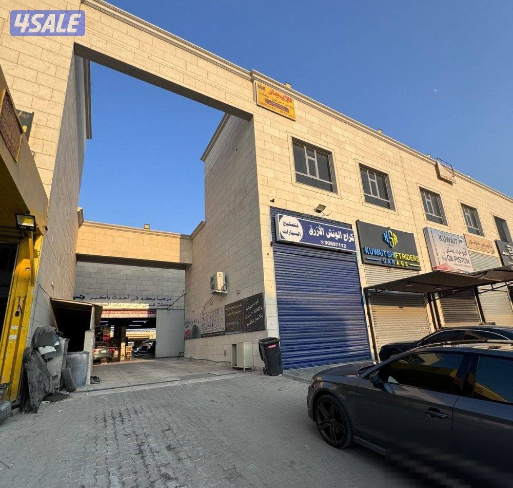 For rent, a shop in Shuwaikh, 50 meters with a mezzanine, licensed.