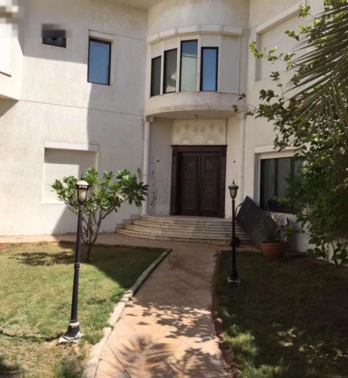 1200 m2 More than 6 bedrooms Villa for Sale in Mubarak Al-Kabeer Abu Hasaniya