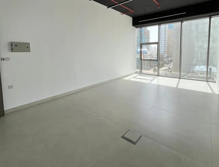 دور كامل تجاري للإيجار في الشرق