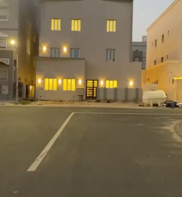 400 m2 More than 6 bedrooms Villa for Sale in Farwaniya West Abdullah Al-Mubarak