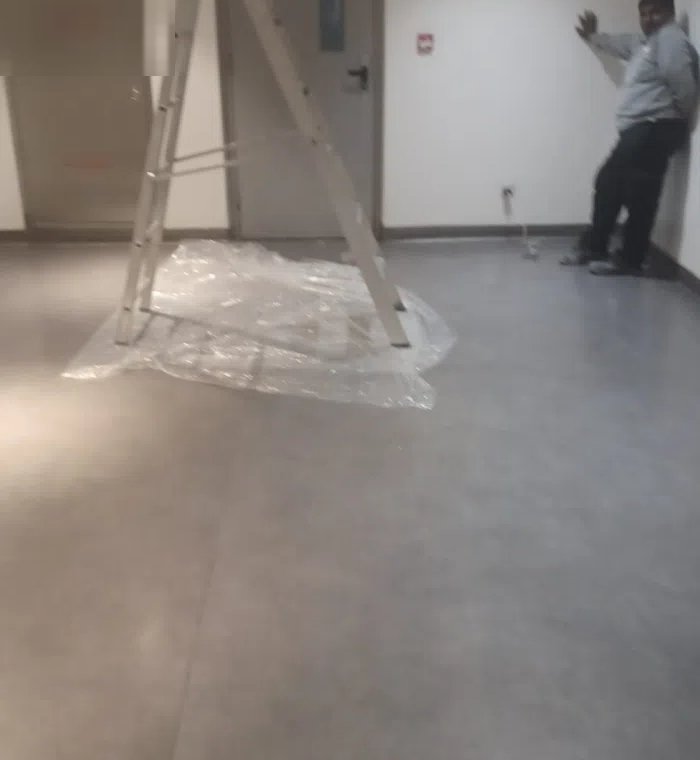 محلات للايجار بحولي والسالميه  وبنيد القار