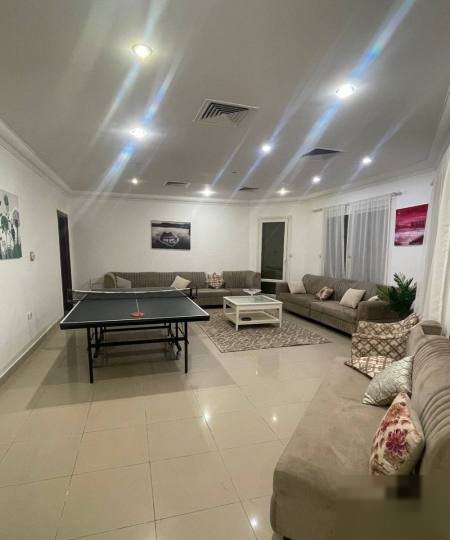 Chalet for rent 3 roles 6 rooms 2 big hall equivalent to the sea directly in Al Khiran