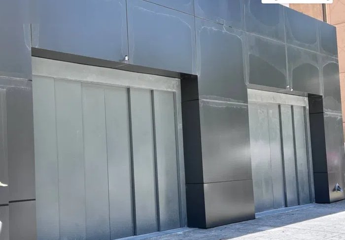 نصف دور تجاري للإيجار في شرق قطعة 7