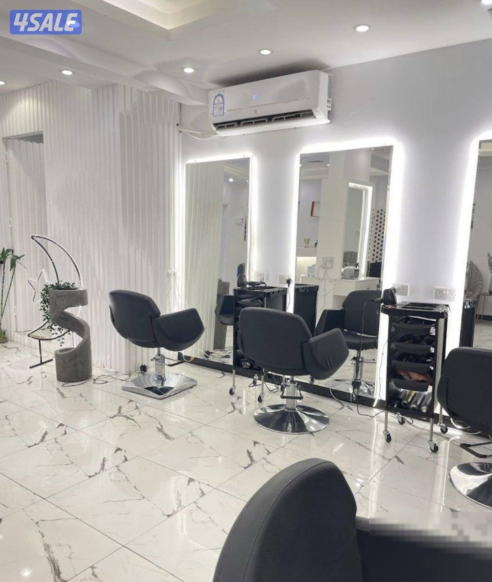 Women's salon for sale with 4 workers, all supplies, license, and the salon area is half a floor.