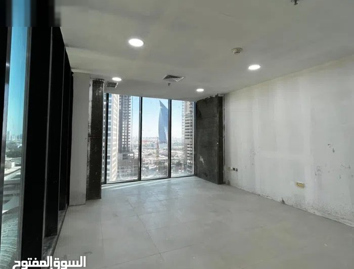 مكتب تجاري مع فترة سماح للإيجار في شرق