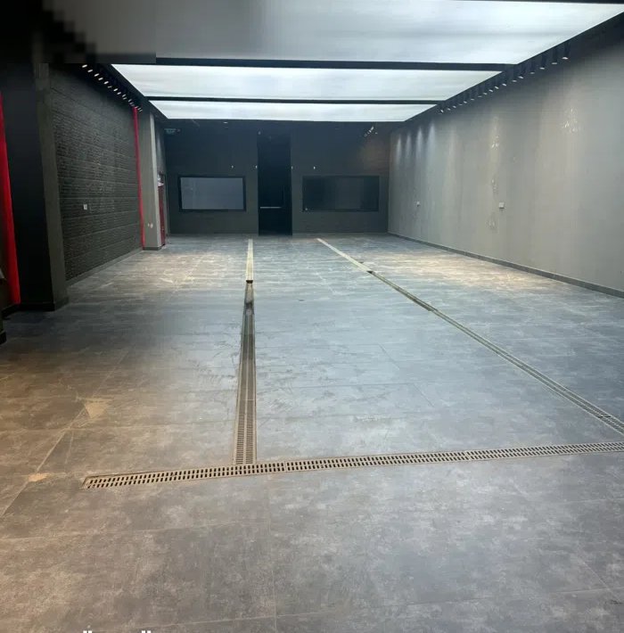 للبيع محل( معرض ) كبير 2