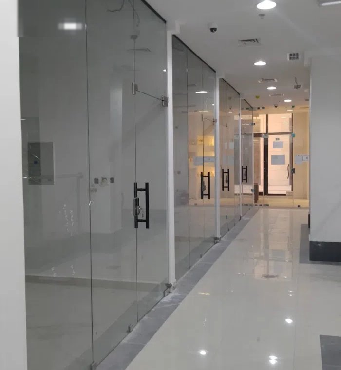 للإيجار مكاتب فى الخيران البحريه  بالدور الأرضى مساحة 13متر متشطب مع رقم إلى 190 دينار فقط