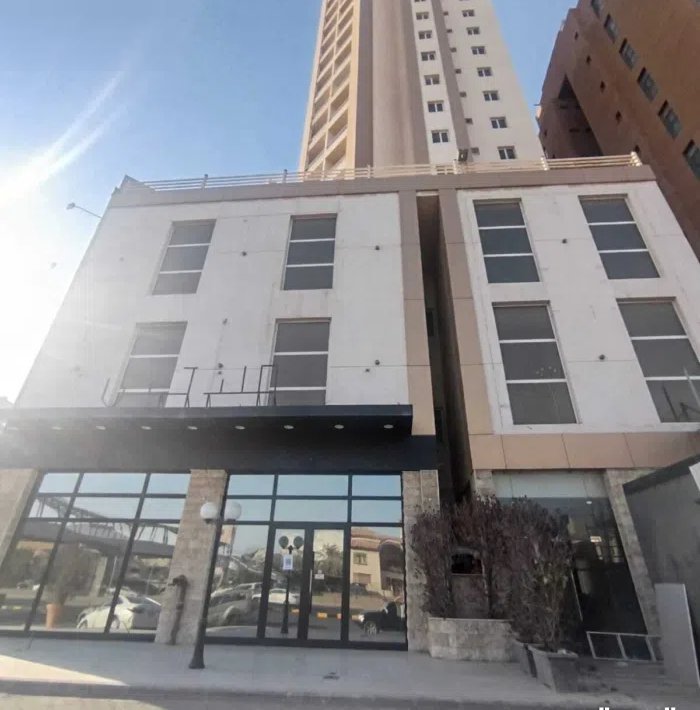 للايجار شقق وادوار مساحات مختلفة مناسبة لصالون او اتيلية او مكتب استشارات