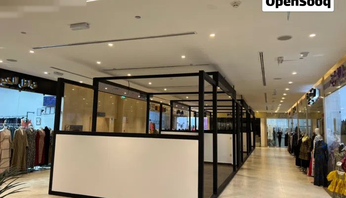 محل للايجار في مجمع راقي بالقبلة بمساحات واسعة وأسعار تنافسية من المالك مباشرة بدون خلو او عمولة