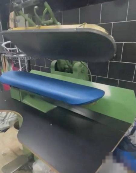 For sale equipment laundromat in condition excellent ( washing machine - dryer - press