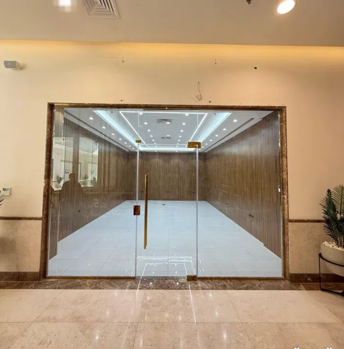 محل للايجار في مجمع راقي وبموقع مميز في الشويخ من المالك مباشرة بدون خلو او عمولة