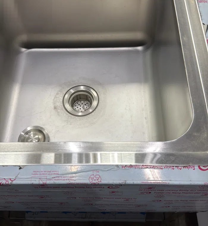 مطلوب  مخزن للأيجار مع ارفف 3 دور وفورك لفت