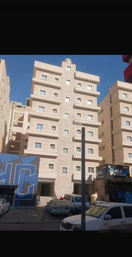 Building for sale. Prohibited offices and brokers.