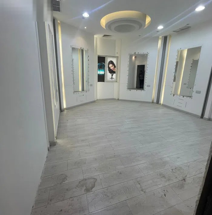 للايجار دور تجارى فى الحابريه يصلح صالون نسائى او أتيليه