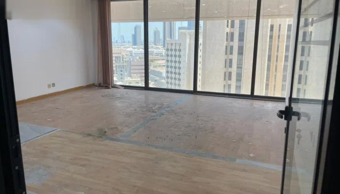 مكتب  بالعاصمه صغيره  + مساحات كبيره