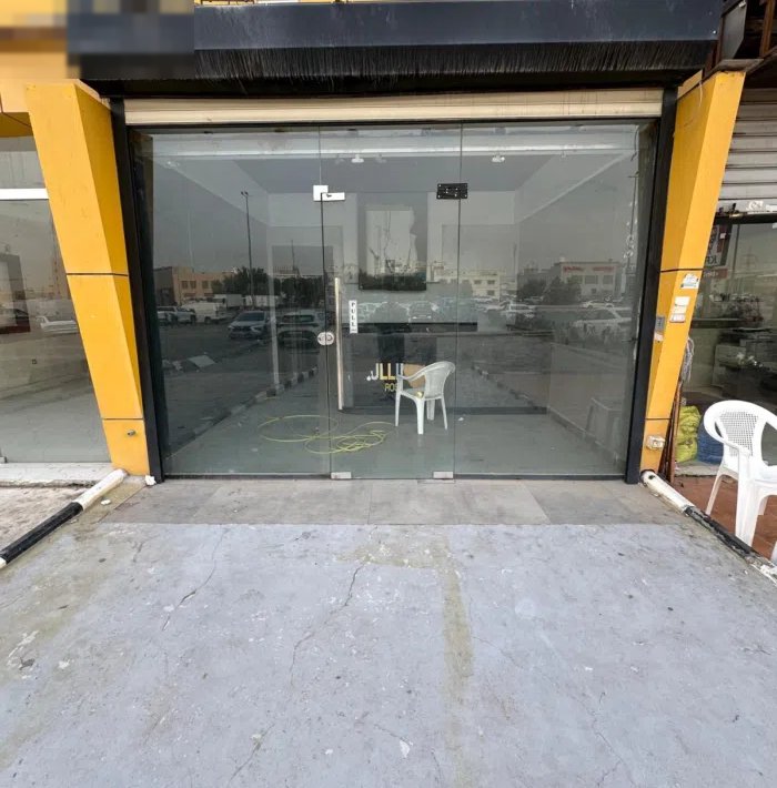 محلات بالعارضيه الصناعيه مساحه المحل 40.m علي شارع رئيسي