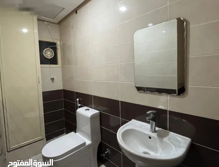 مكتب دور كامل تجاري للإيجار في حولي  قطعه 4