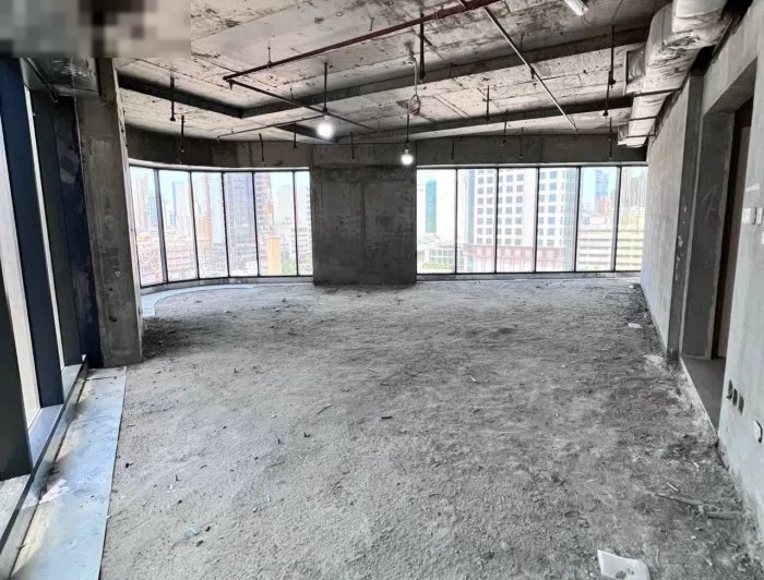 دور كامل تجاري للإيجار في شرق قطعة 7