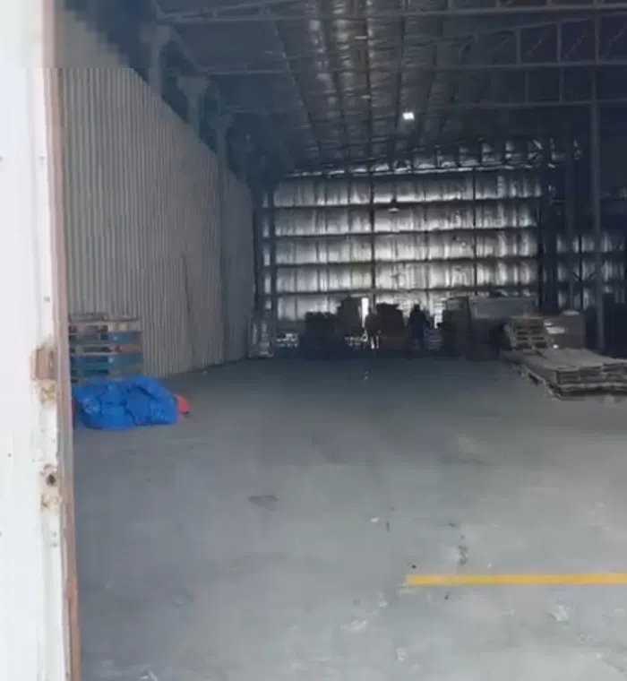 للإيجار مخزن 1250م ميناعبدالله