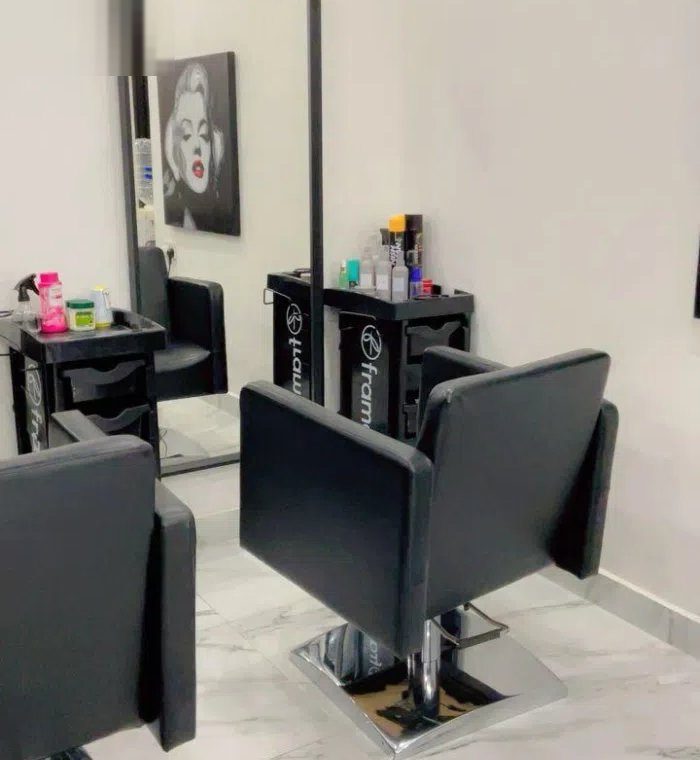 صالون نسائي للبيع