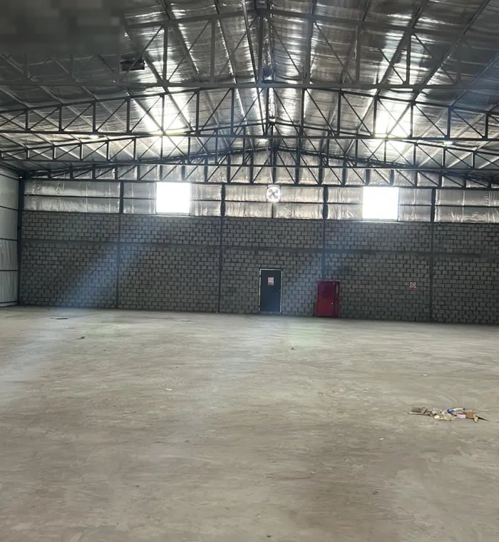 للايجار مخزن 10 الاف متر في شرق الاحمدي