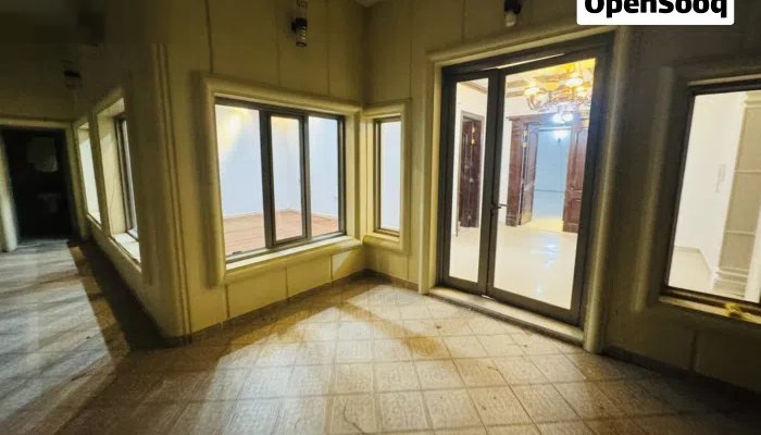 350 m2 More than 6 bedrooms Villa for Rent in Al Ahmadi Mangaf