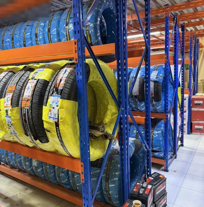 محل تواير وزيوت وبطاريات