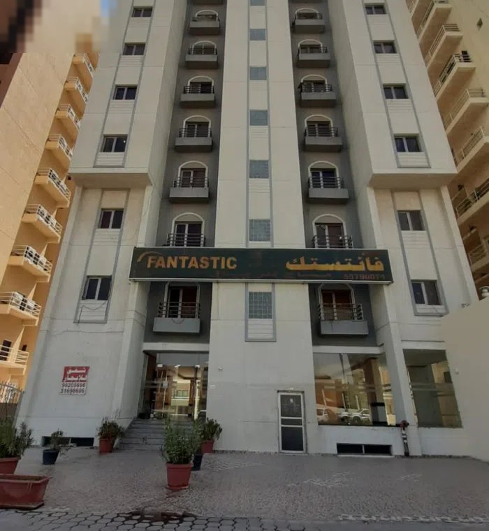 للإيجار دور تجاري في الفحيحيل قطعة 10 شارع مكة