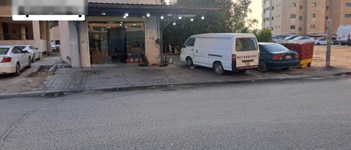 كراج سيارات للبيع ... ساحه من جميع الاتجاهات محل جاهز