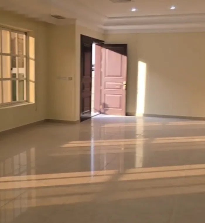 450 m2 More than 6 bedrooms Townhouse for Sale in Hawally Zahra