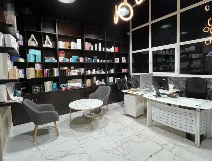 محل تجاري مع فترة سماح للإيجار في الشويخ الصناعية